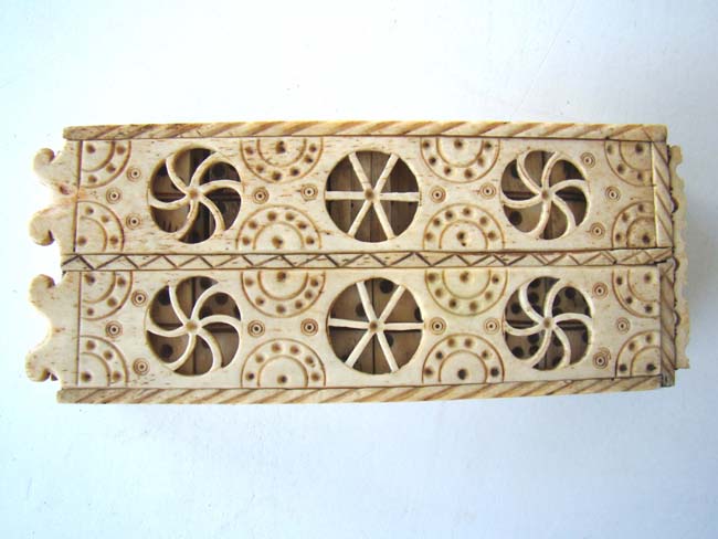 A Rare Napoleonic period Prisoner-of-War made bone Double Dominoe Box circa 1795-1810